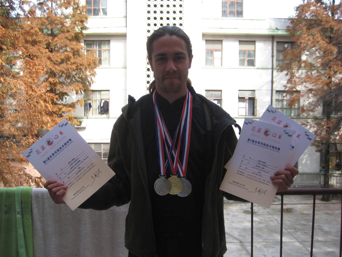 武术健儿-THEODORE(美国)在第五届世界传统武术锦标赛中获奖
